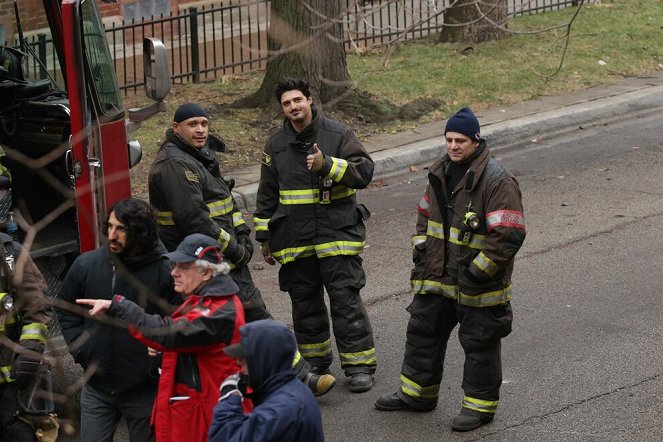 Chicago Fire - Einschläge - Dreharbeiten - Joe Minoso, Yuriy Sardarov