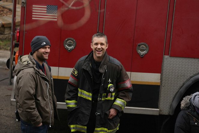 Chicago Fire - Out with a Bang - Van de set - Jeff Hephner