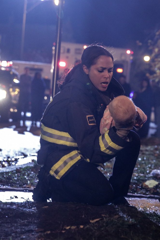 Chicago Fire - Not Like This - Kuvat elokuvasta - Monica Raymund