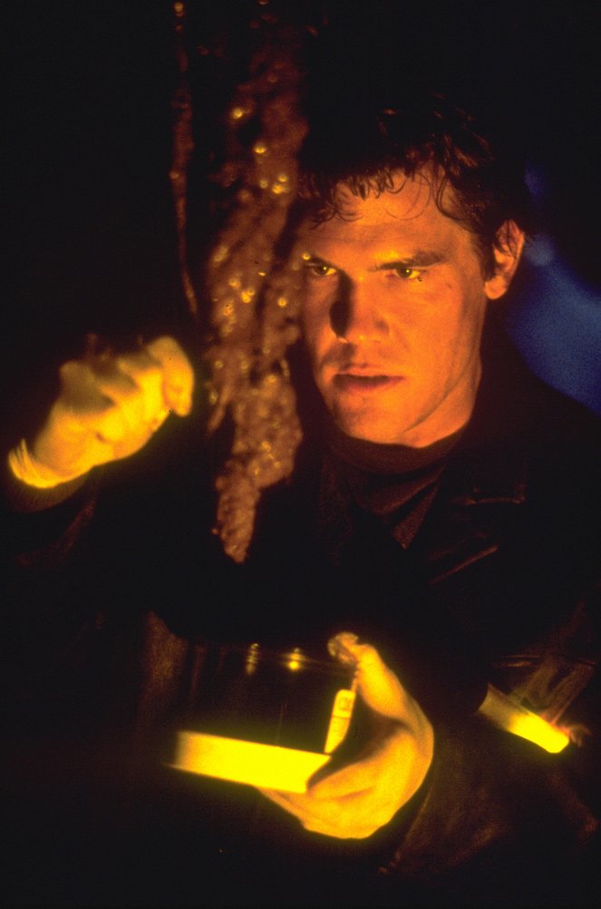 Mimic - Filmfotos - Josh Brolin