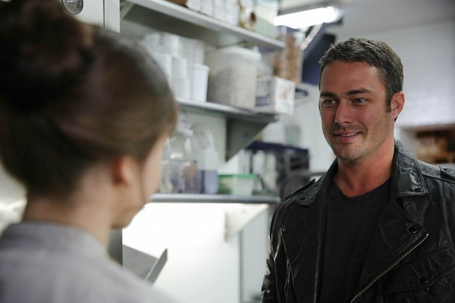 Chicago Fire - Season 2 - Rhymes with Shout - Photos - Taylor Kinney