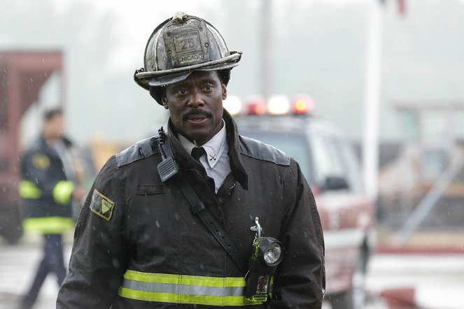 Chicago Fire - Season 2 - No Regrets - Photos - Eamonn Walker