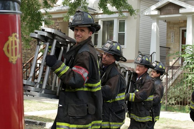 Chicago Fire - A Power Move - Photos - Jesse Spencer, David Eigenberg, Christian Stolte, Yuriy Sardarov