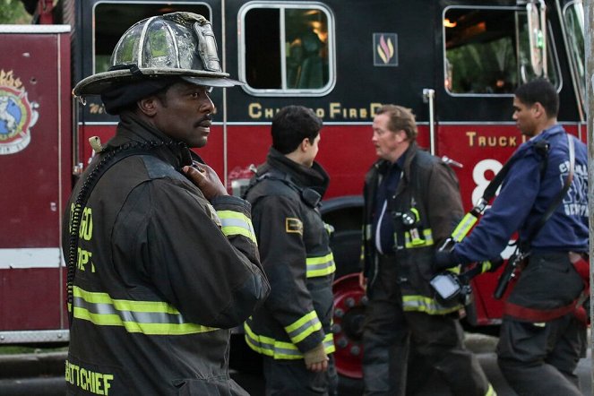 Chicago Fire - Season 2 - A Power Move - Photos - Eamonn Walker