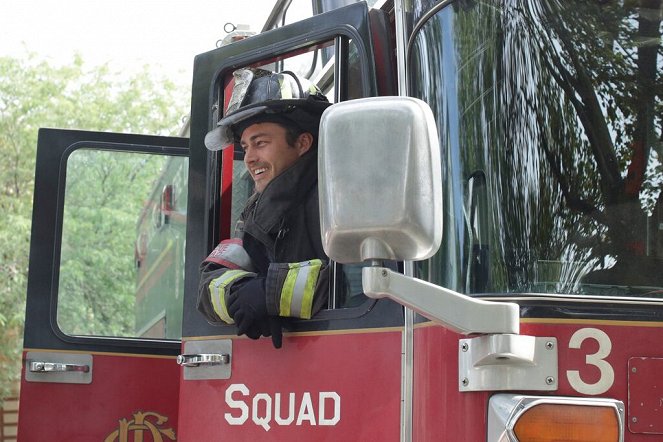 Chicago Fire - A Power Move - Van de set