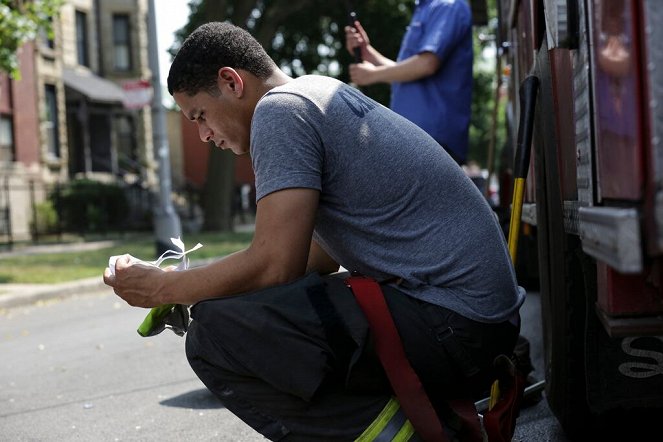 Chicago Fire - Incendies volontaires - Tournage - Charlie Barnett