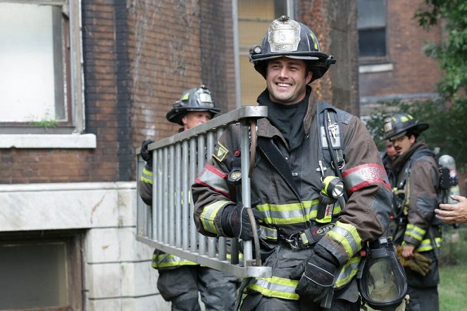 Chicago Fire - Defcon 1 - Z natáčení - Taylor Kinney