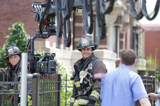 Chicago Fire - Season 2 - Incendies volontaires - Tournage - David Eigenberg, Taylor Kinney