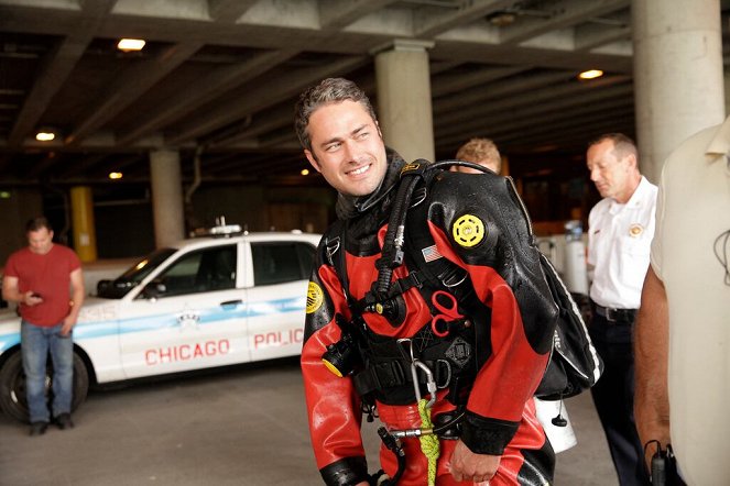 Chicago Fire - Season 2 - Defcon 1 - De filmagens - Taylor Kinney