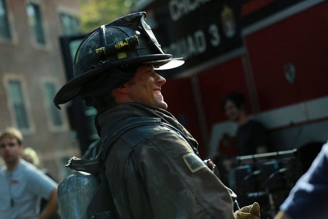 Chicago Fire - Plný dům problémů - Z natáčení - Jesse Spencer