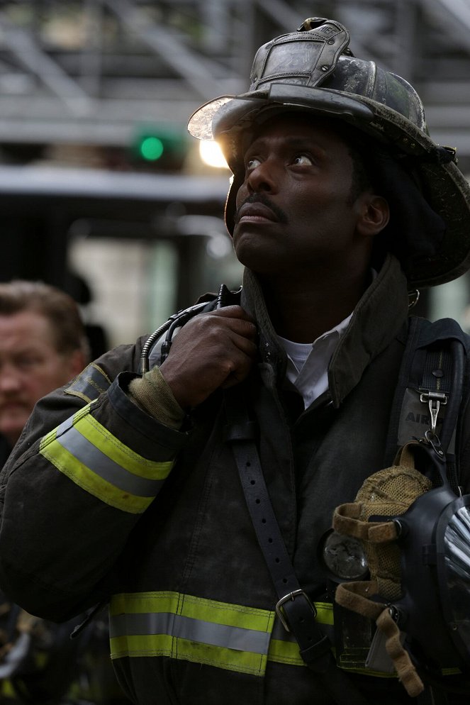 Chicago Fire - Plný dům problémů - Z filmu - Eamonn Walker
