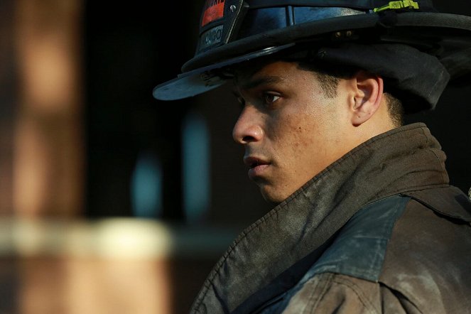 Chicago Fire - Season 2 - Plný dům problémů - Z filmu - Charlie Barnett