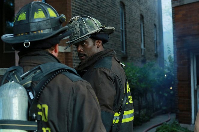 Chicago Fire - Season 2 - A Problem House - Photos - Eamonn Walker