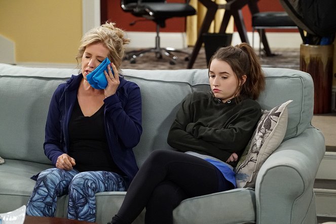 Last Man Standing - Season 6 - Shadowboxing - Photos - Nancy Travis, Kaitlyn Dever