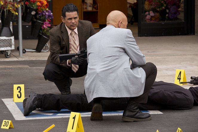Major Crimes - Season 1 - Reloaded - Photos - Raymond Cruz