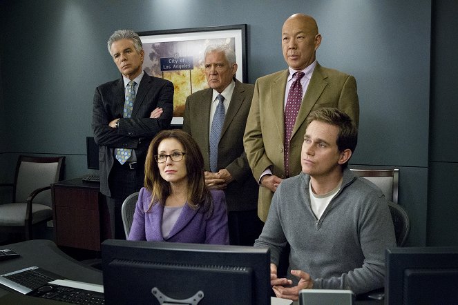 Major Crimes - Season 1 - Before and After - Photos - Tony Denison, Mary McDonnell, G. W. Bailey, Michael Paul Chan, Phillip P. Keene
