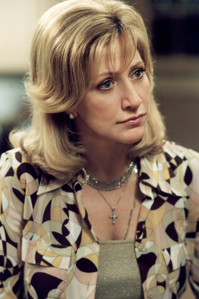 The Sopranos - For All Debts Public and Private - Van film - Edie Falco