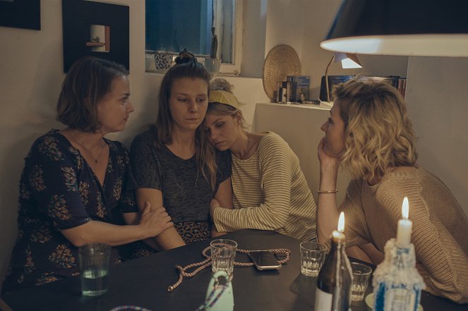 Servus Baby - Season 2 - Torero - Filmfotos - Josephine Ehlert, Xenia Tiling, Teresa Rizos, Genija Rykova