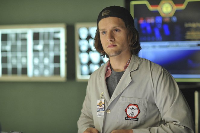 Bones - The Hot Dog in the Competition - Photos - Luke Kleintank