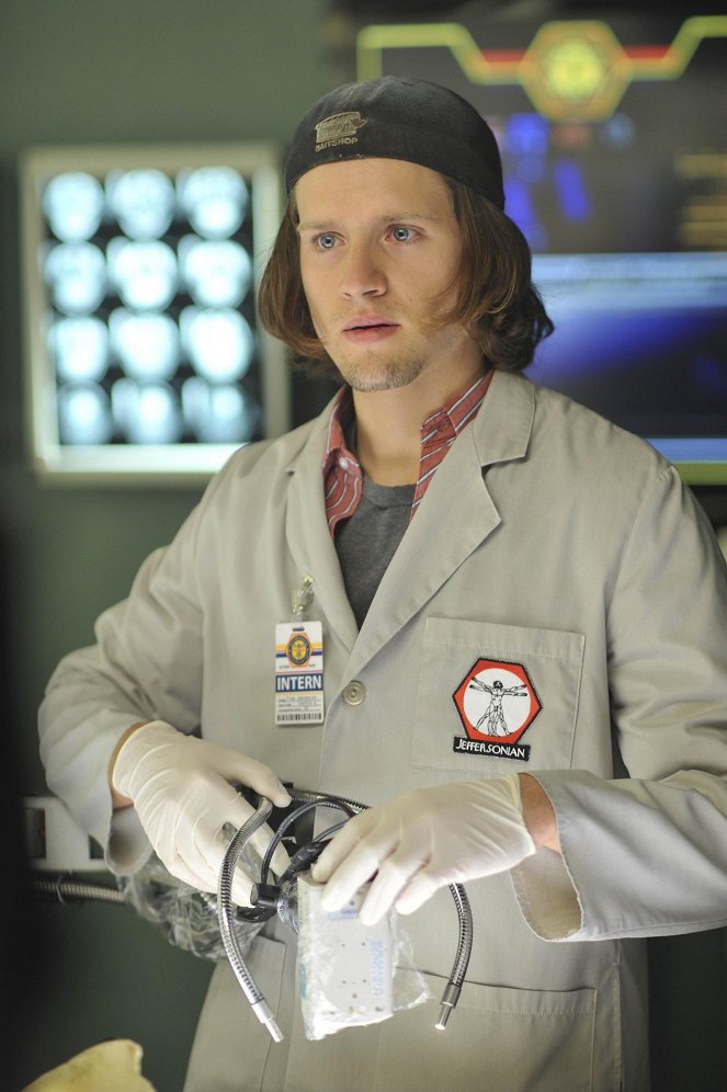 Dr. Csont - Szerepcsere - Filmfotók - Luke Kleintank