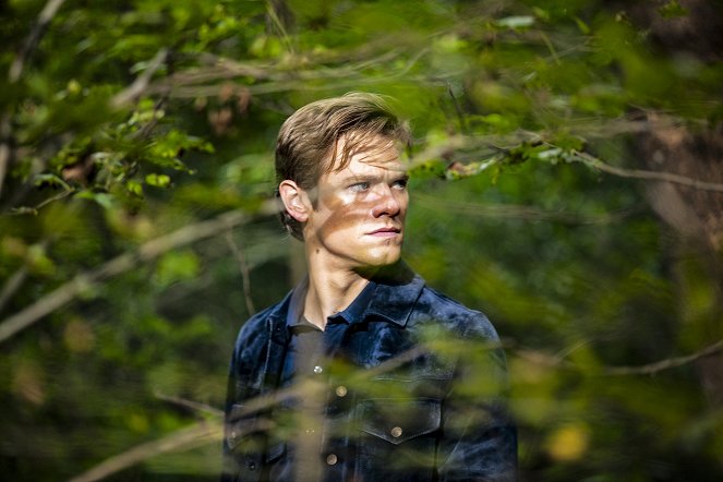 MacGyver - Season 4 - Father + Son + Father + Matriarch - Photos - Lucas Till