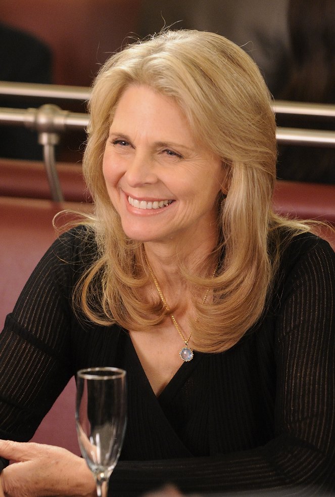 Warehouse 13 - Fractures - Photos - Lindsay Wagner
