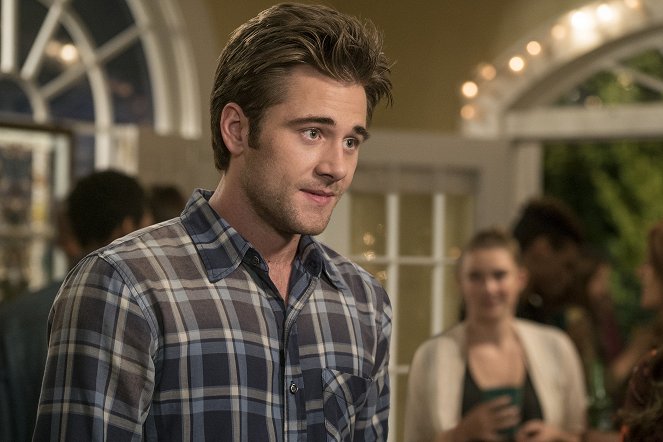 How To Party With Mom - Filmfotos - Luke Benward