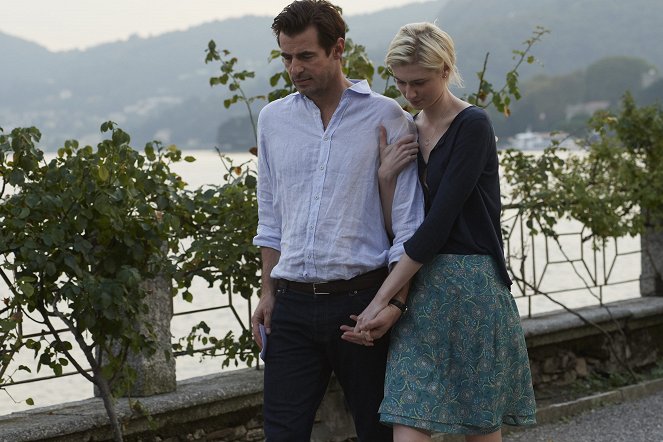 The Burnt Orange Heresy - Filmfotos - Claes Bang, Elizabeth Debicki