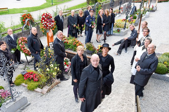 Vier Frauen und ein Todesfall - Menschenpferde - Photos