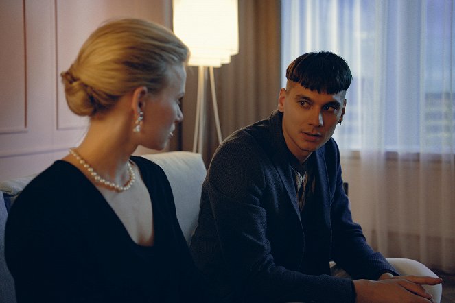 Hotel Swan Helsinki - Season 1 - Uusi johtaja - Van film