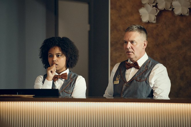Hotel Swan Helsinki - Murhatutkimus - Kuvat elokuvasta - Laura Eklund Nhaga, Eppu Salminen