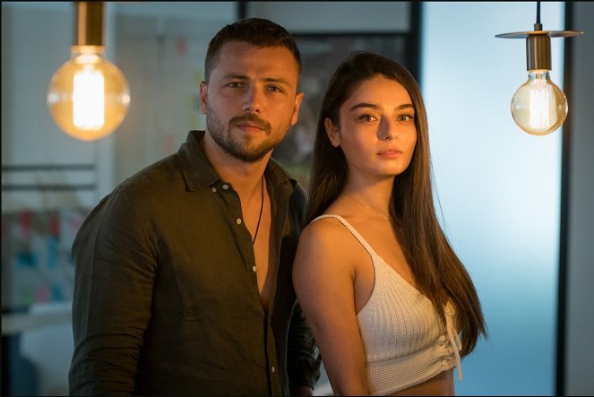 Tolga Sarıtaş, Ayça Aysin Turan