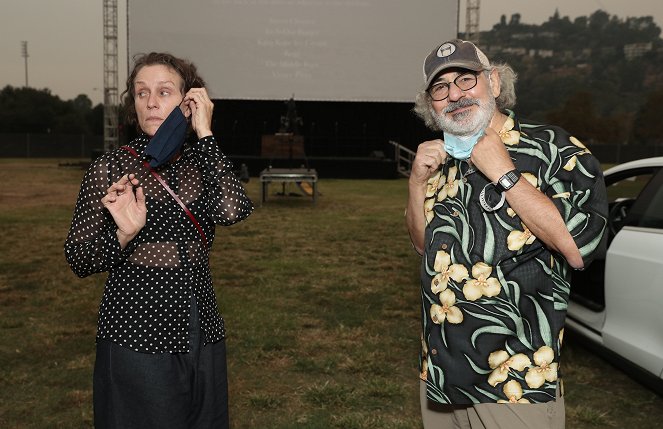 Nomadland - Evenementen - Searchlight's Nomadland Telluride from Los Angeles Drive In Premiere on Friday, Sept 11, 2020 at the Rose Bowl - Frances McDormand