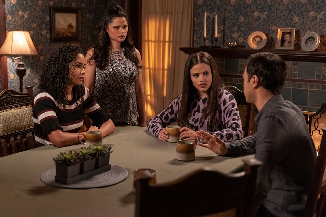 Charmed - Season 2 - The Rules of Engagement - Photos