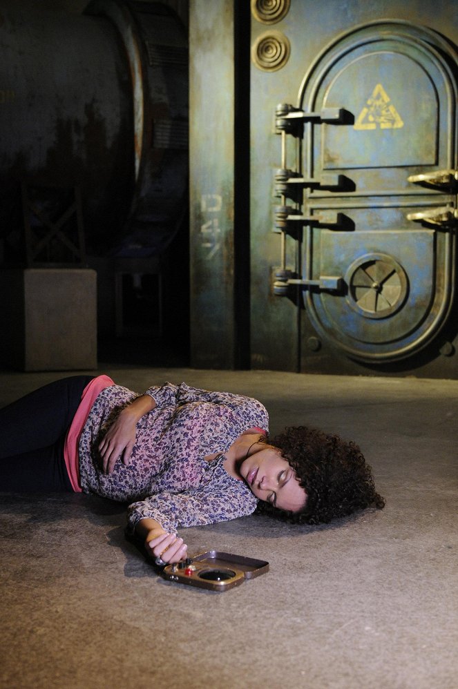 Warehouse 13 - The Ones You Love - Photos