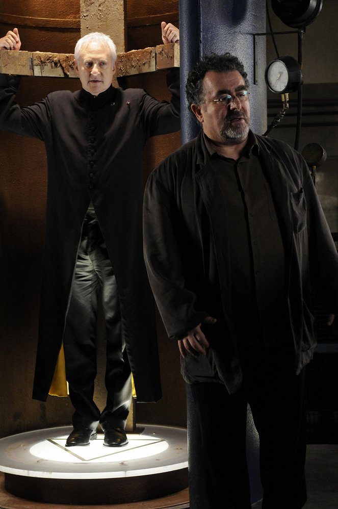 Warehouse 13 - The Ones You Love - Photos - Brent Spiner, Saul Rubinek