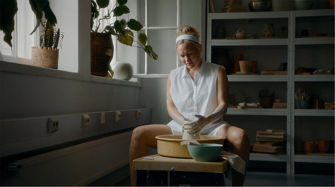 Paras vuosi ikinä - Orgiat - De la película - Ella Lahdenmäki
