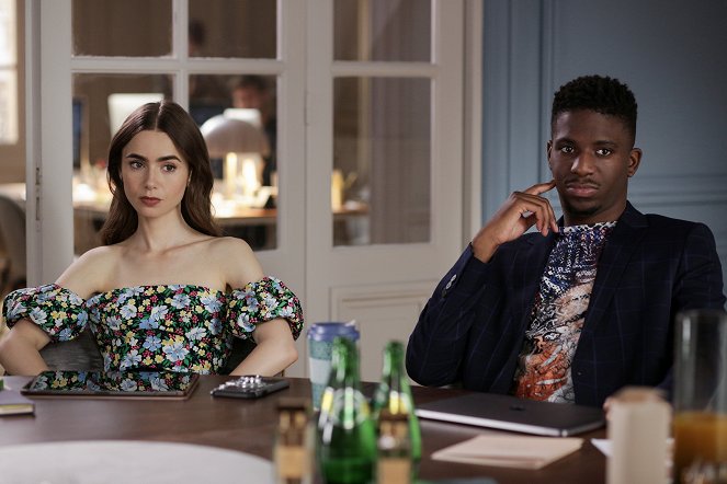 Emily in Paris - Season 1 - Sexy or Sexist - Photos - Lily Collins, Samuel Arnold