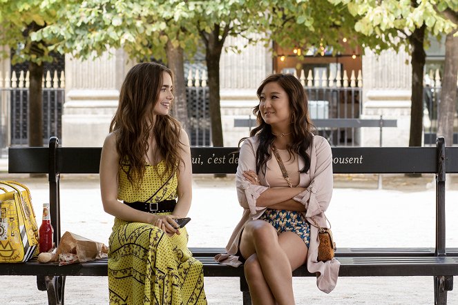 Emily in Paris - Season 1 - Photos - Lily Collins, Ashley Park