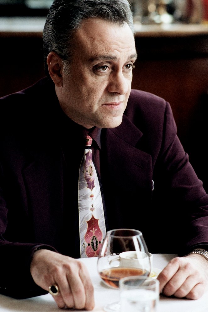 The Sopranos - Season 4 - Watching Too Much Television - Photos - Vincent Curatola