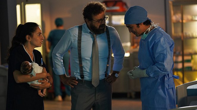 Mucize Doktor - Episode 1 - De la película - Bihter Dinçel, Reha Özcan, Taner Ölmez