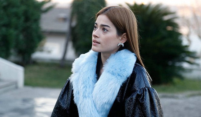 Zalim Istanbul - Episode 17 - De la película - Simay Barlas