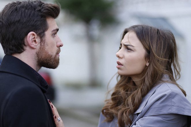 Láska a nenávist Istanbulu - Epizoda 20 - Z filmu - Berker Güven, Bahar Şahin