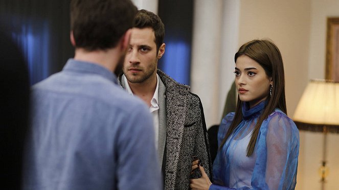 Dve tváre Istanbulu - Episode 22 - Z filmu - Mehmet Ozan Dolunay, Simay Barlas