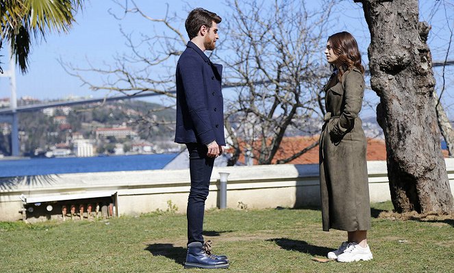 Láska a nenávist Istanbulu - Epizoda 26 - Z filmu - Berker Güven, Sera Kutlubey
