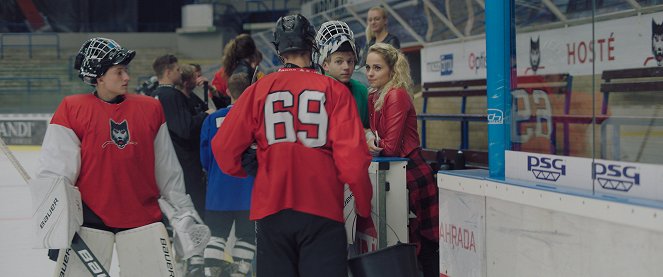 The Pack - Photos - Tomáš Dalecký, Anastasia Chocholatá