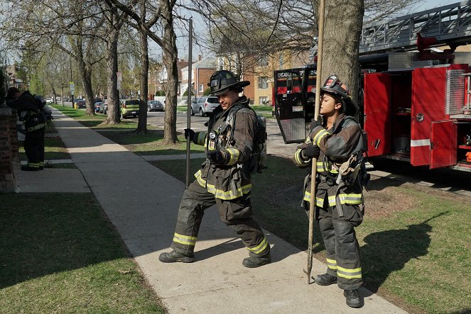 Chicago Fire - Désunion - Tournage - Joe Minoso, Monica Raymund