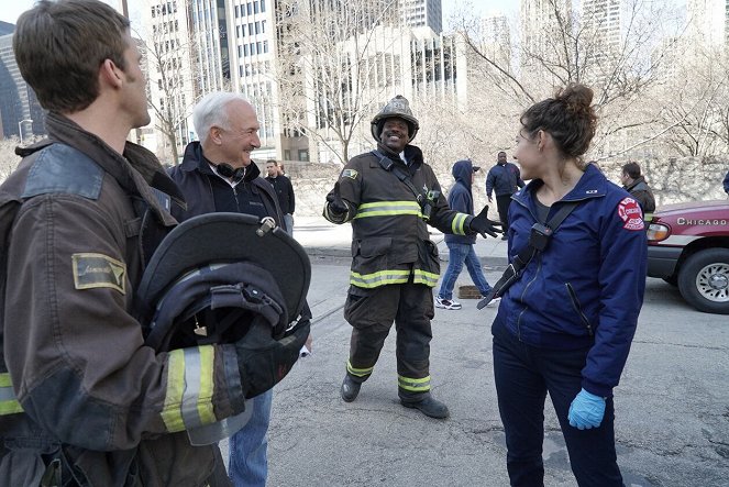 Chicago Fire - Category 5 - De filmagens - Eamonn Walker