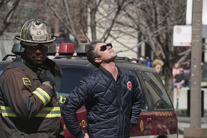 Chicago Fire - Der Spitzel - Dreharbeiten - Eamonn Walker, Taylor Kinney