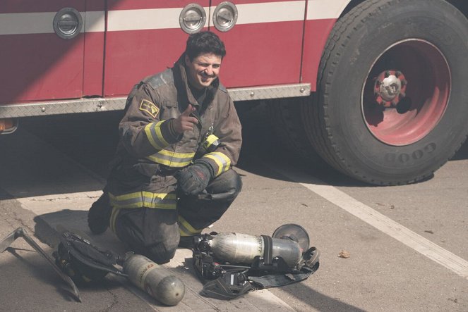 Chicago Fire - Kühler Empfang - Dreharbeiten - Yuriy Sardarov